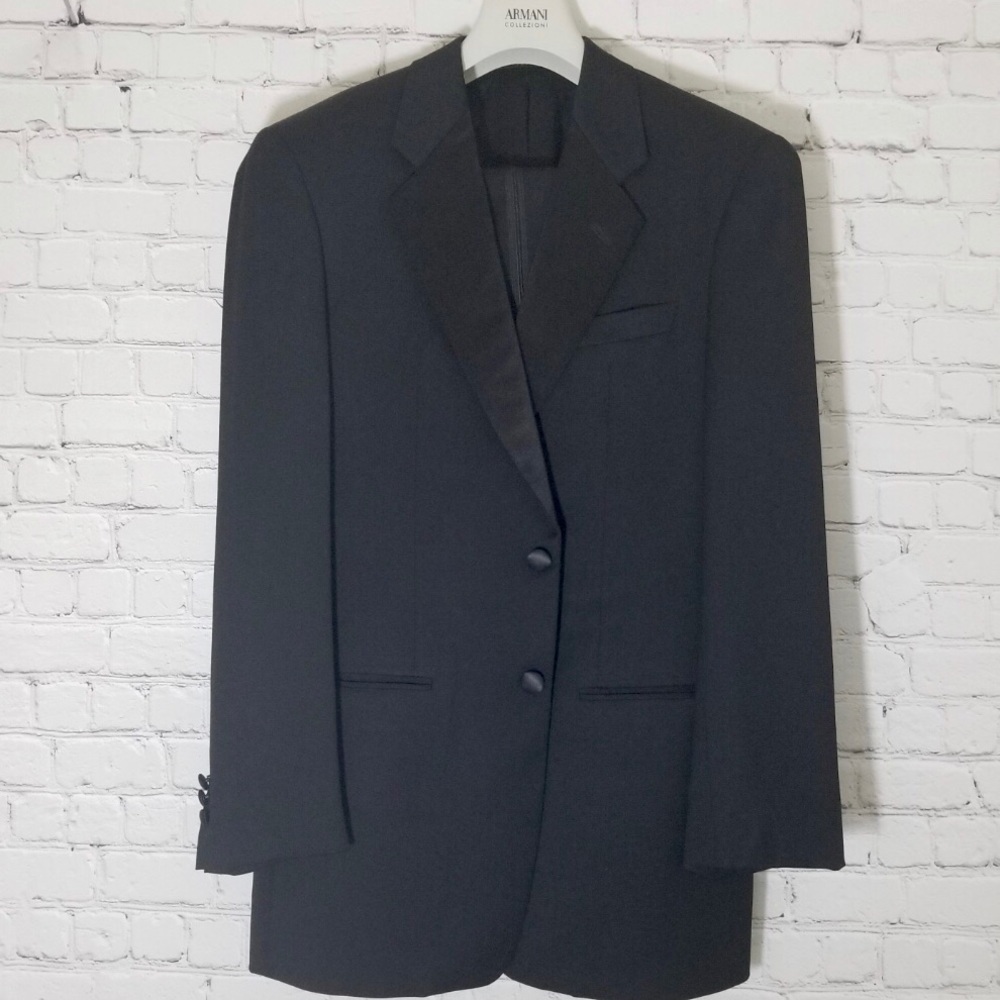 Armani Classic 2button fitted tux with satin lapel